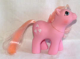 Babypony mit erstem Zahn